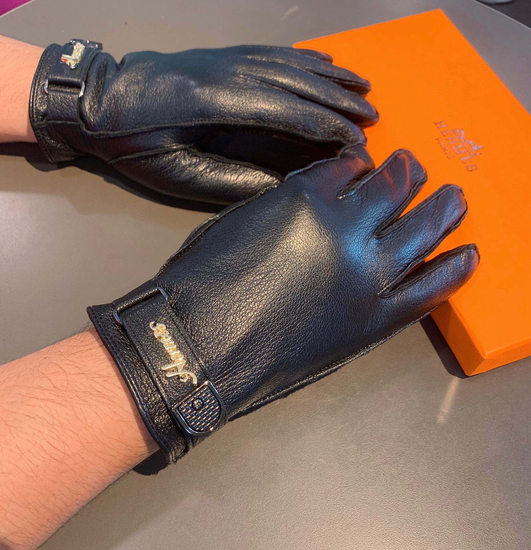 H**me5 Soya Gloves In Black