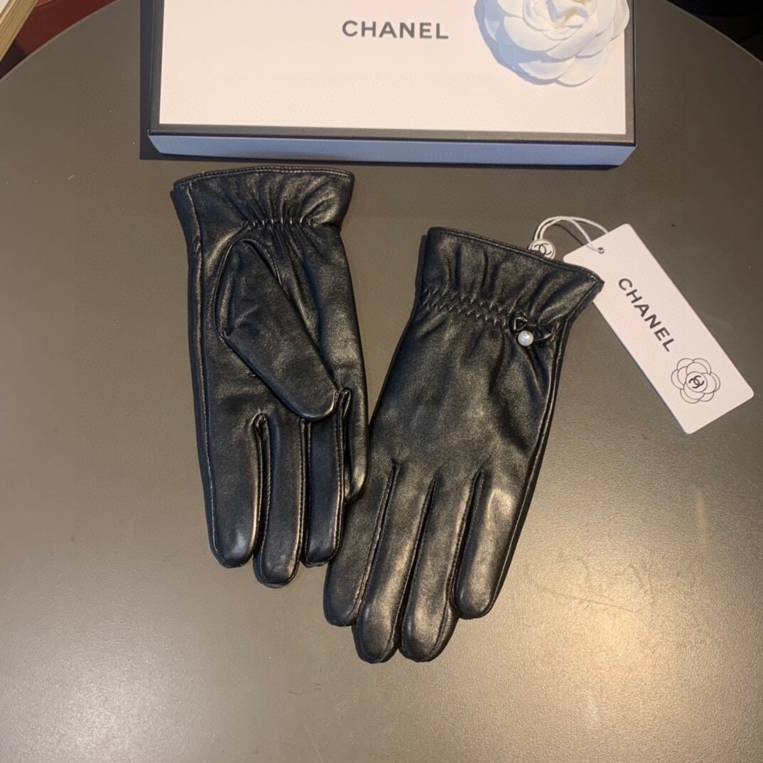 Ch**el Gloves In Black