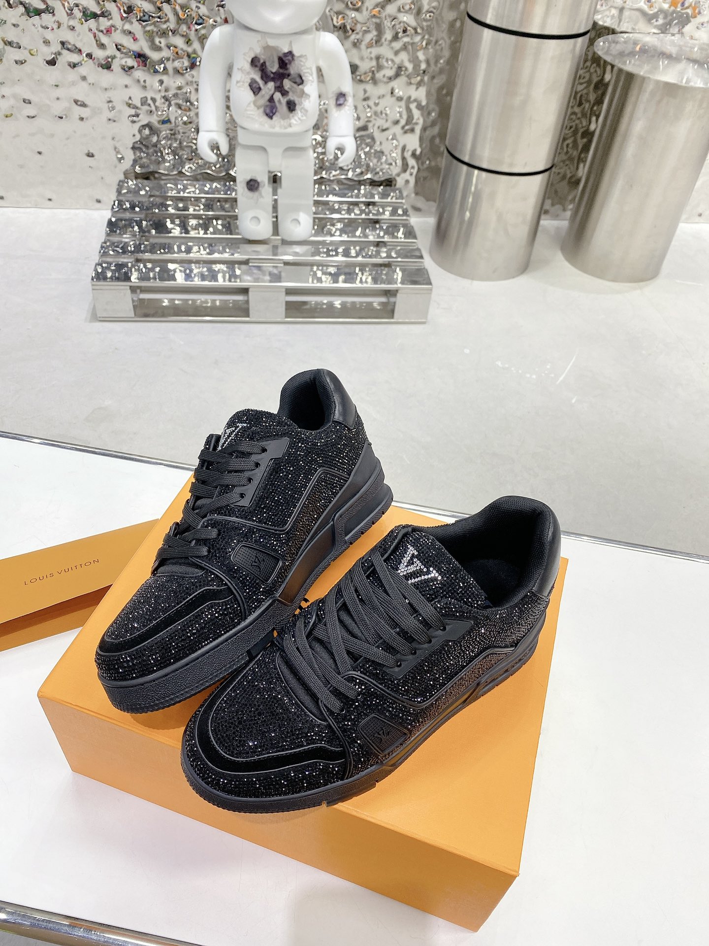 L0vis Vvtt0n Women’s LV Trainers Black For Women LV