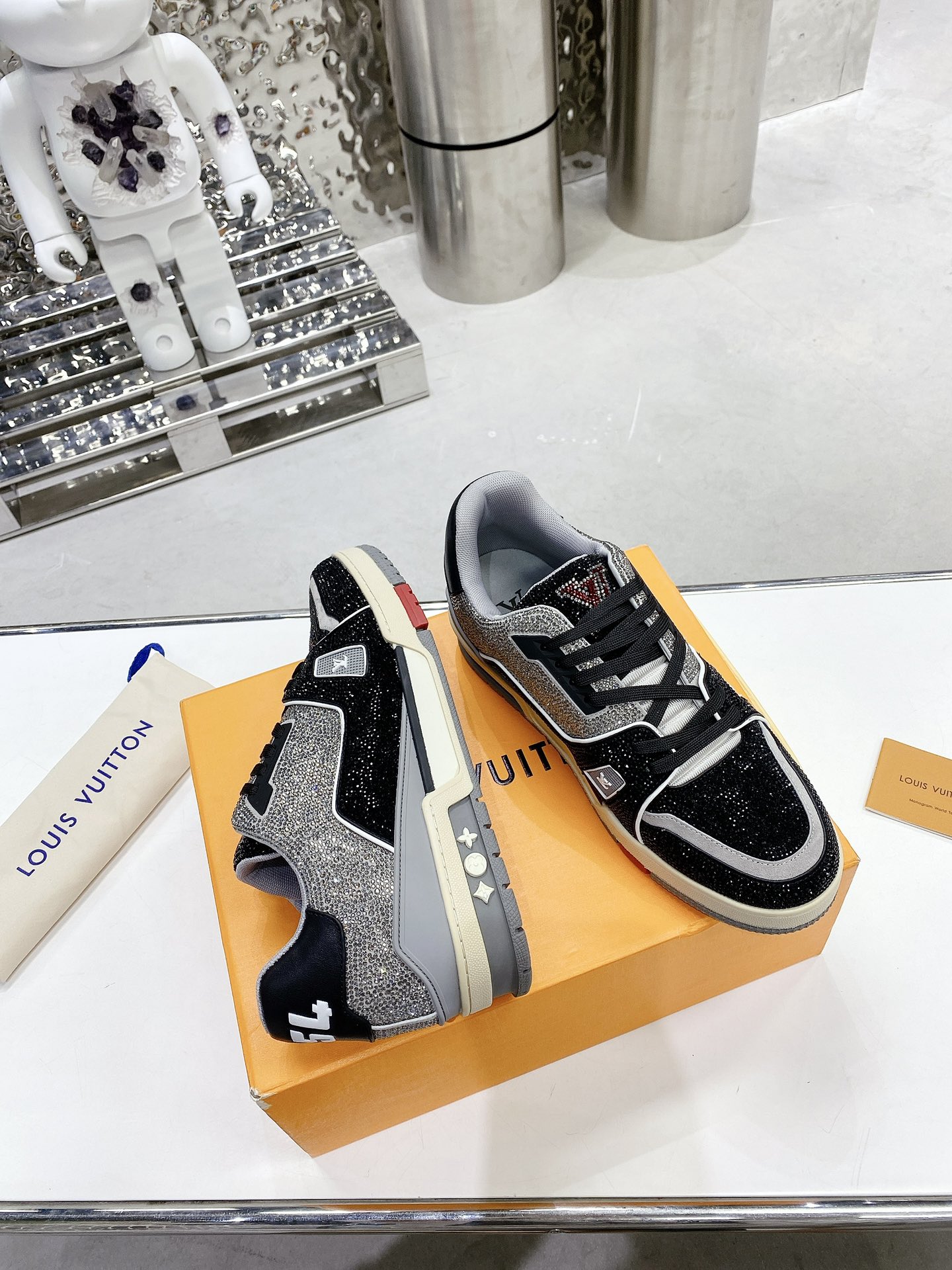 L0vis Vvtt0n Women’s LV Trainers Black For Women LV