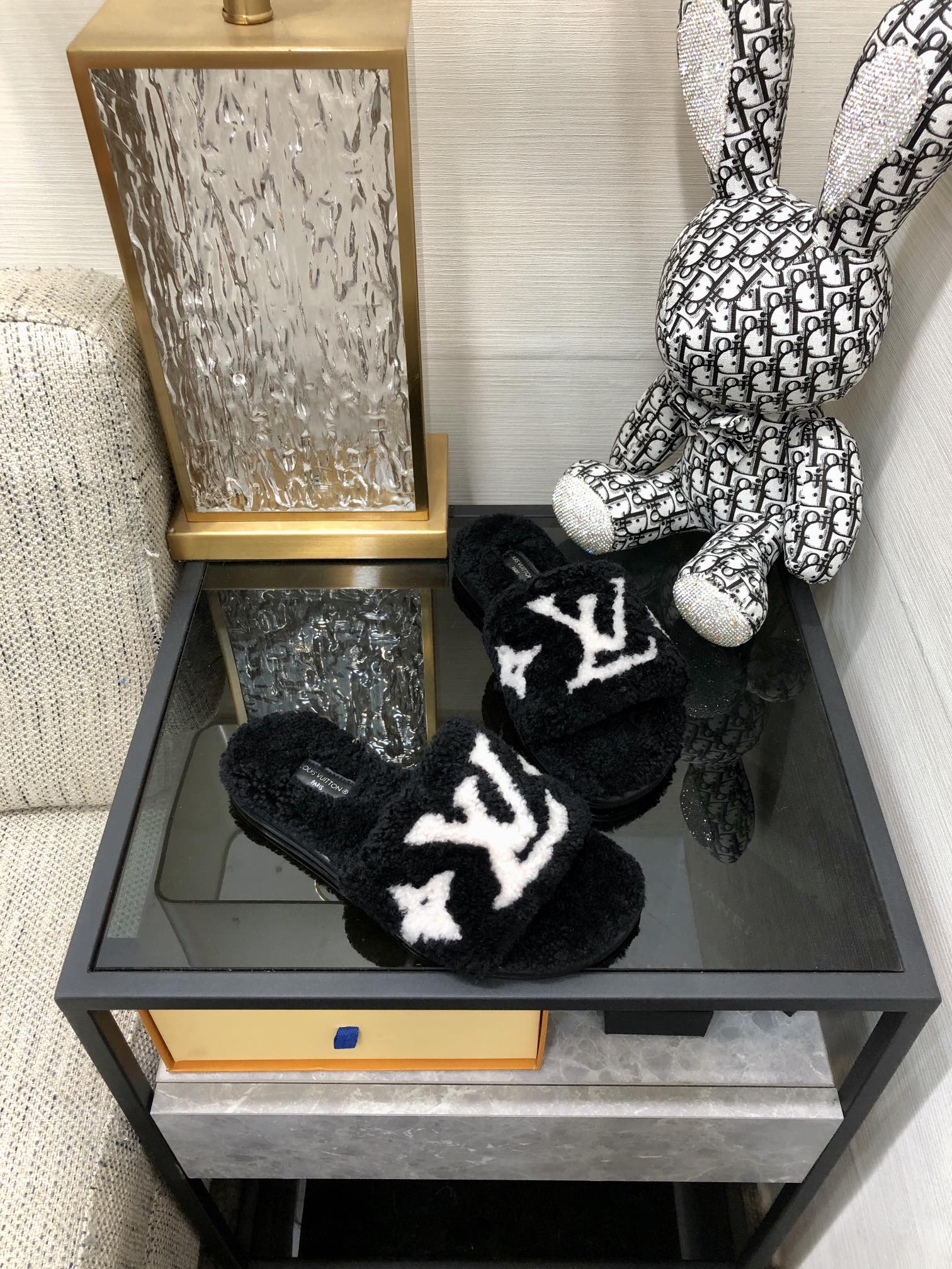 L0vis Vvtt0n Women’s Magnetic Flat Mule Black For Women LV