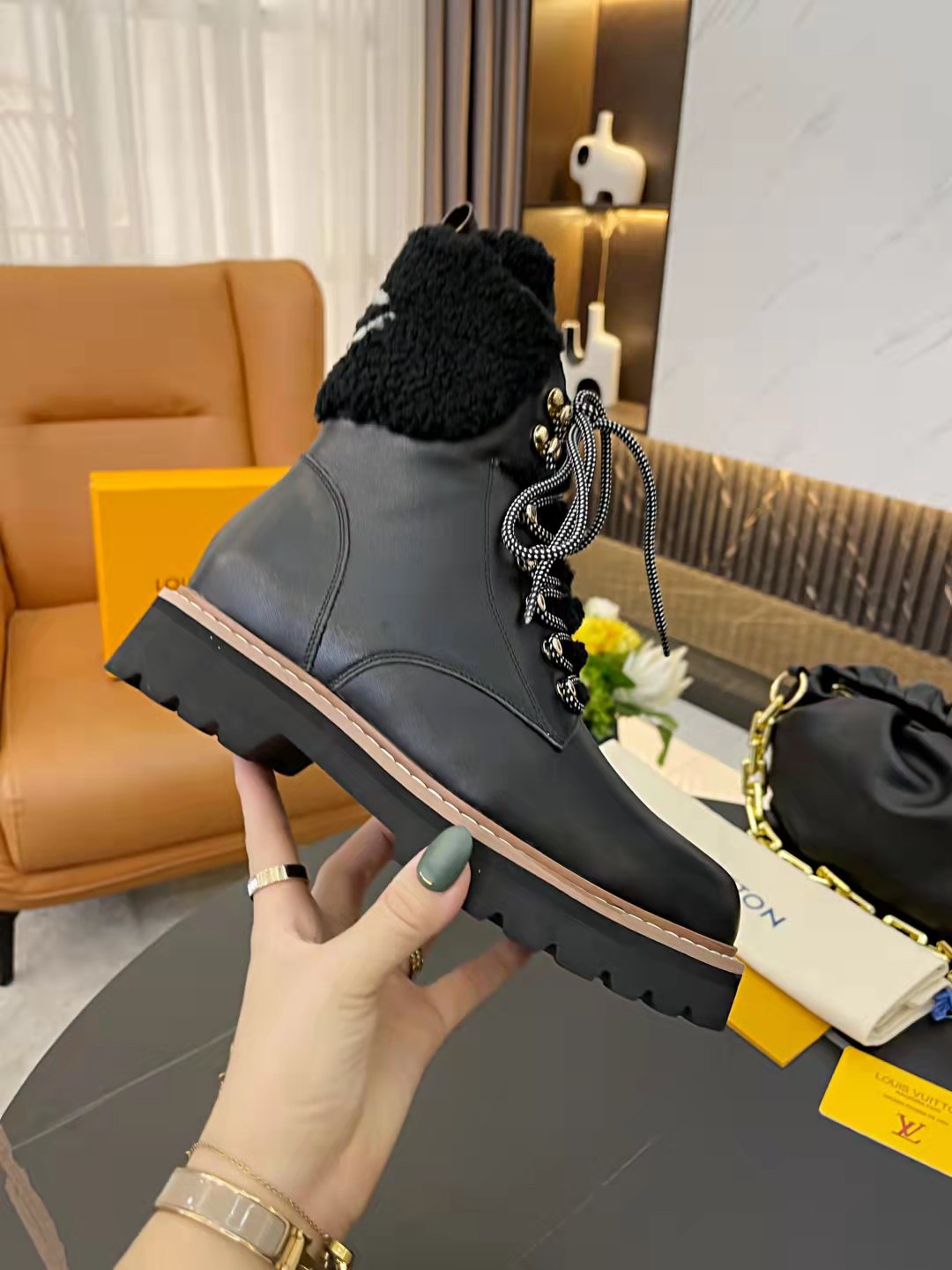 L0vis Vvtt0n Women’s Territory Flat Military Boots Black For Women LV