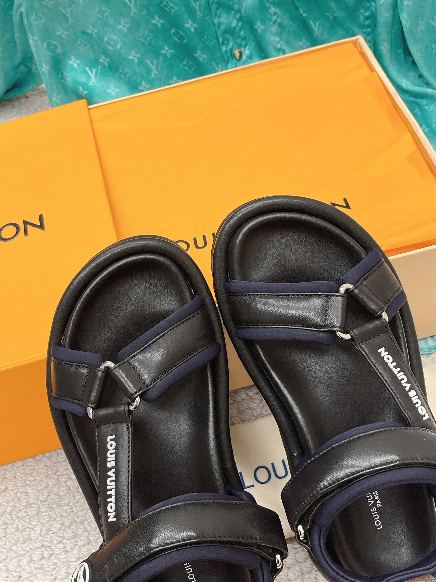 L0vis Vvtt0n Women’s Pool Pillow Flatform Comfort Sandal Black For Women LV 1AABR3