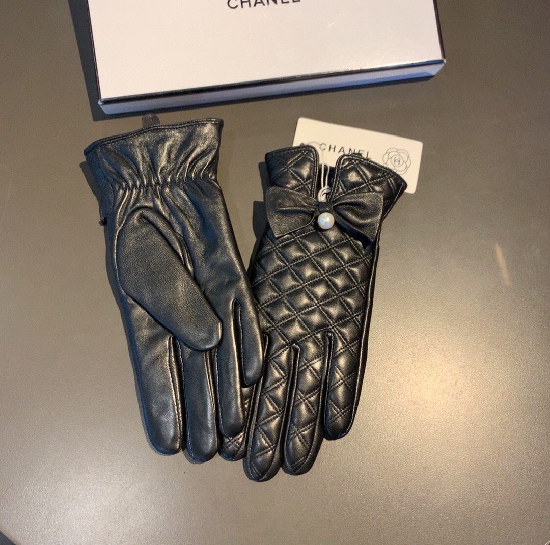 Ch**el Gloves In Black