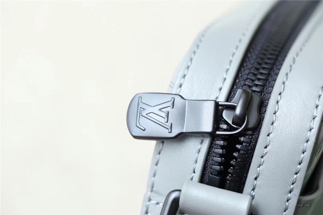 L0vis Vvtt0n Duo Messenger Monogram Shadow Anthracite Gray For Men, Men’s Bags, Shoulder And Crossbody Bags 10.2in/26cm LV M46104