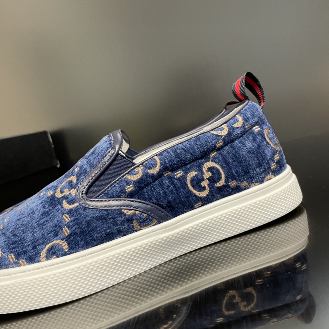 Gvc*1 Men’s GG Svp*me Slip-on Sneaker Light Blue For Men 407362