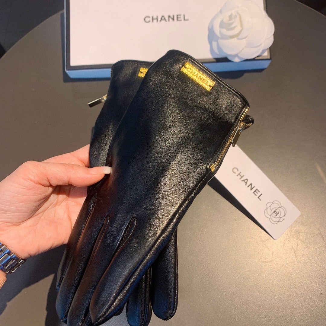 Ch**el Gloves In Black