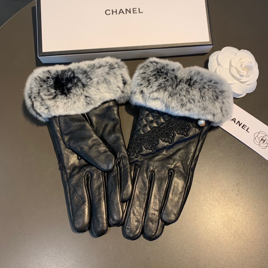 Ch**el Gloves In Black
