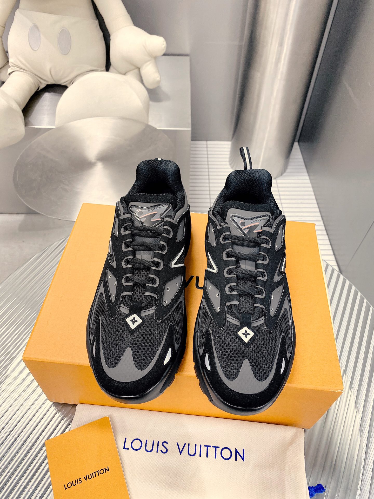 L0vis Vuittion LV Runner Tatic Sneaker Black For Men LV 1A9UNT