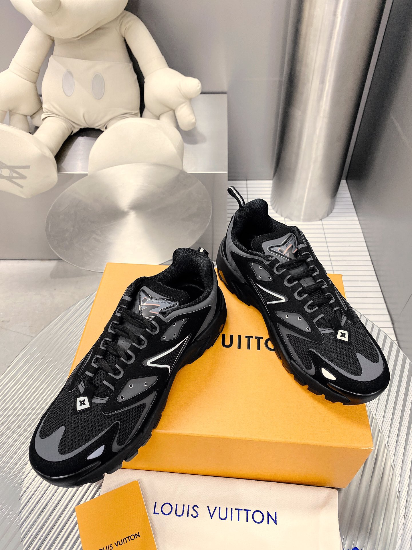 L0vis Vuittion LV Runner Tatic Sneaker Black For Men LV 1A9UNT