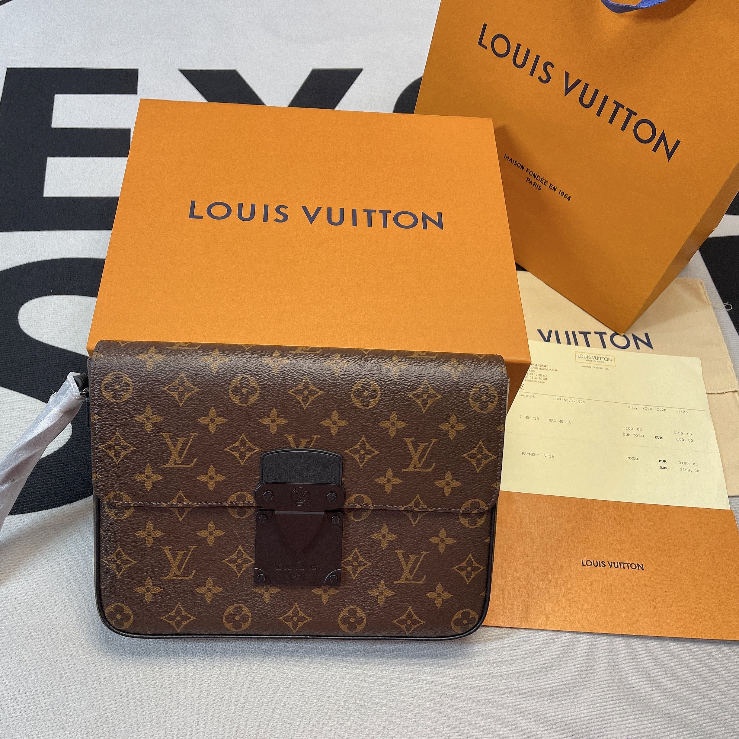 L0vis Vvtt0n S Lock A4 Pouch Monogram Macassar Canvas For Men, Men’s Bags, Shoulder And Crossbody Bags 10.6in/27cm LV M80560