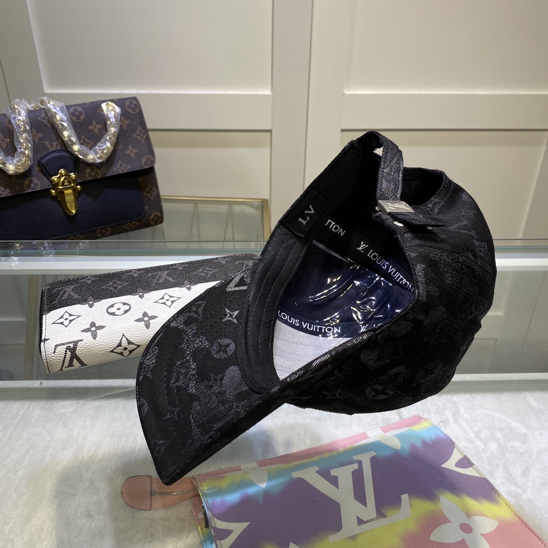 L0vis Vvtt0n Be My Cap In Black