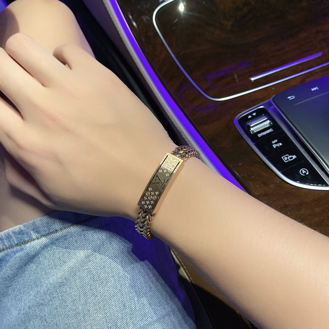 L0vis Vvtt0n Bracelet