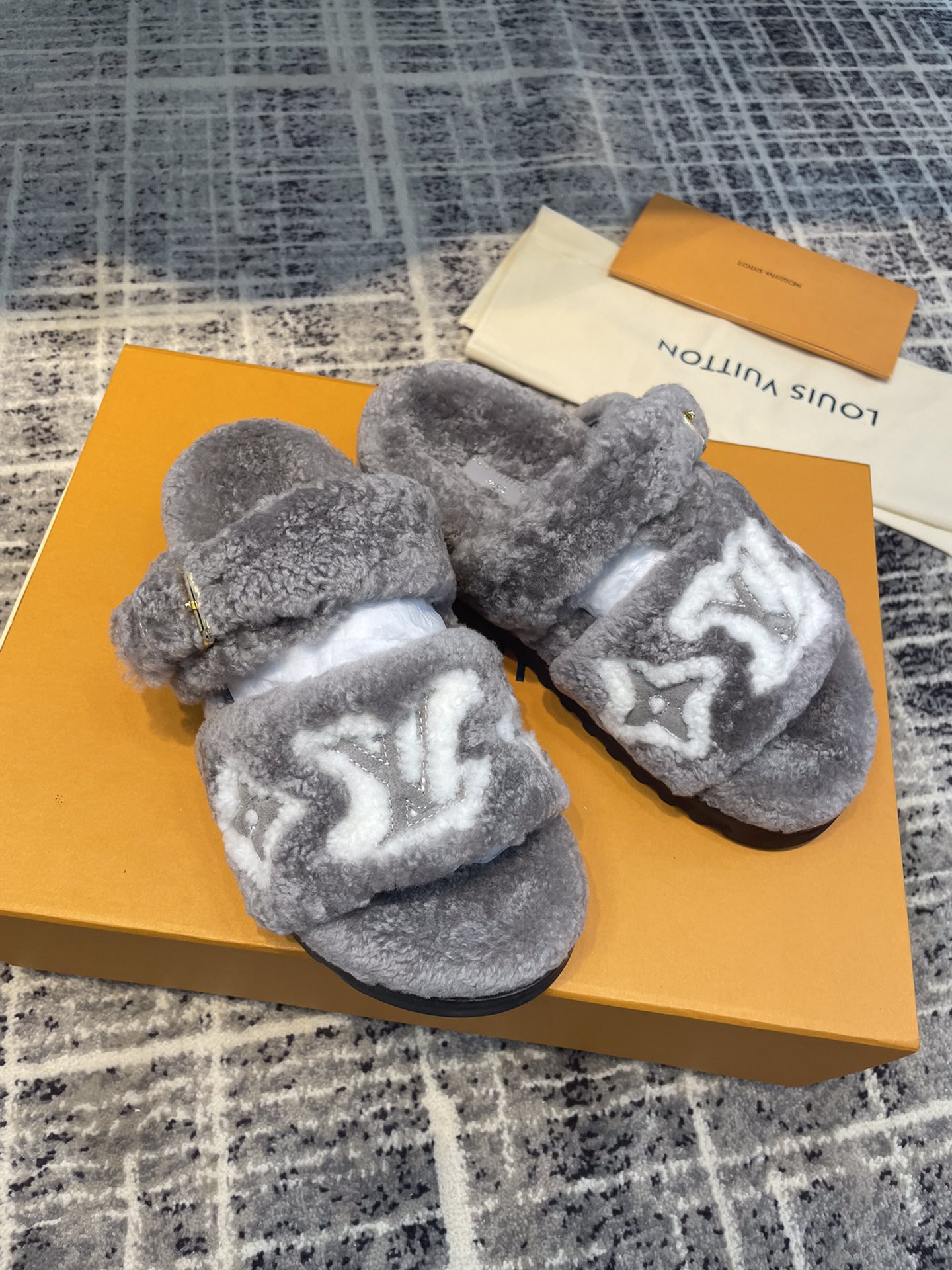 L0vis Vvtt0n Women’s Paseo Flat Comfort Mule Grey For Women LV