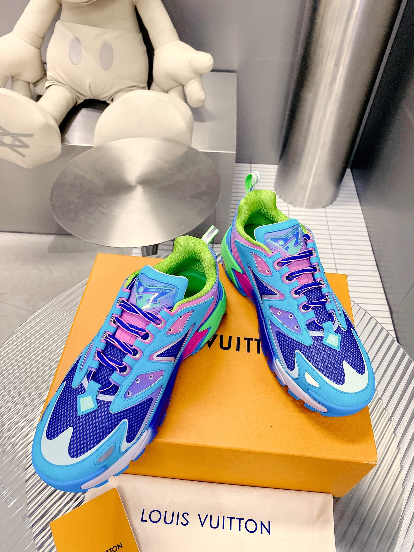 L0vis Vuittion LV Runner Tatic Sneaker Blue For Men LV 1A9UOR