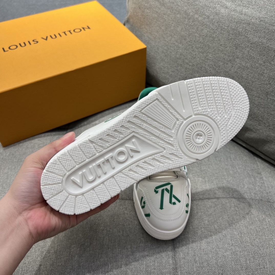 L0vis Vvtt0n LV Trainer Sneaker Green For Men LV 1AAGXN