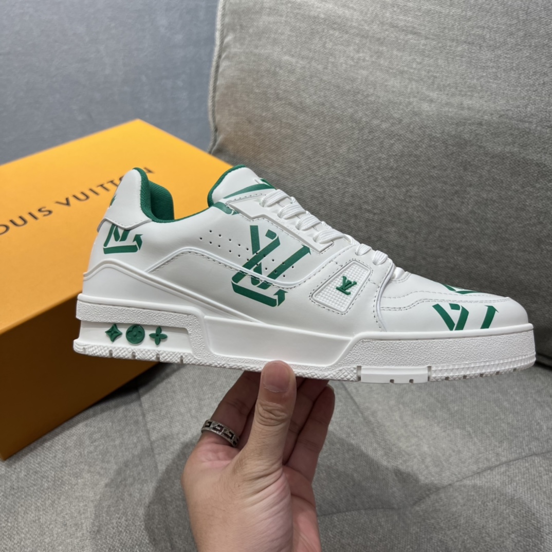 L0vis Vvtt0n LV Trainer Sneaker Green For Men LV 1AAGXN
