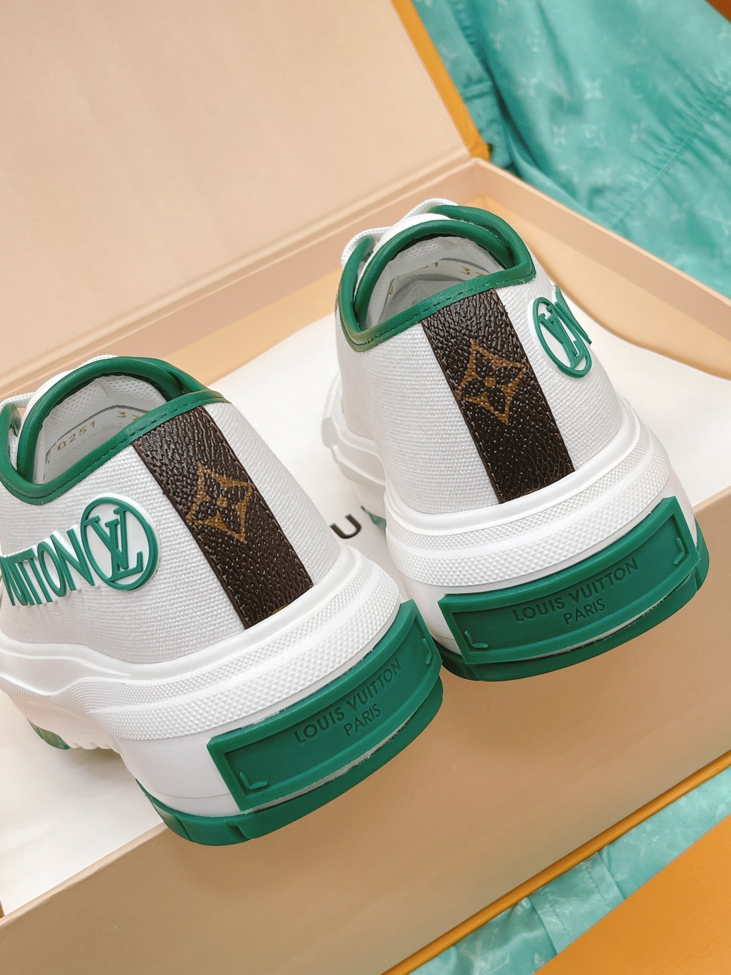 L0vis Vvtt0n Women’s LV Squad Sneaker Green For Women LV