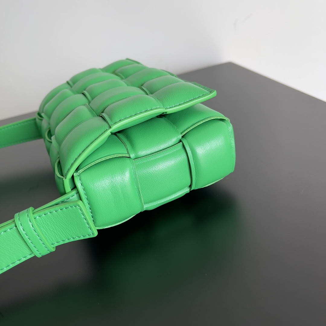 B0tt*ga Ven*ta Small Padded Cassette Green , For Women, Women’s Bags 7.5in/19cm