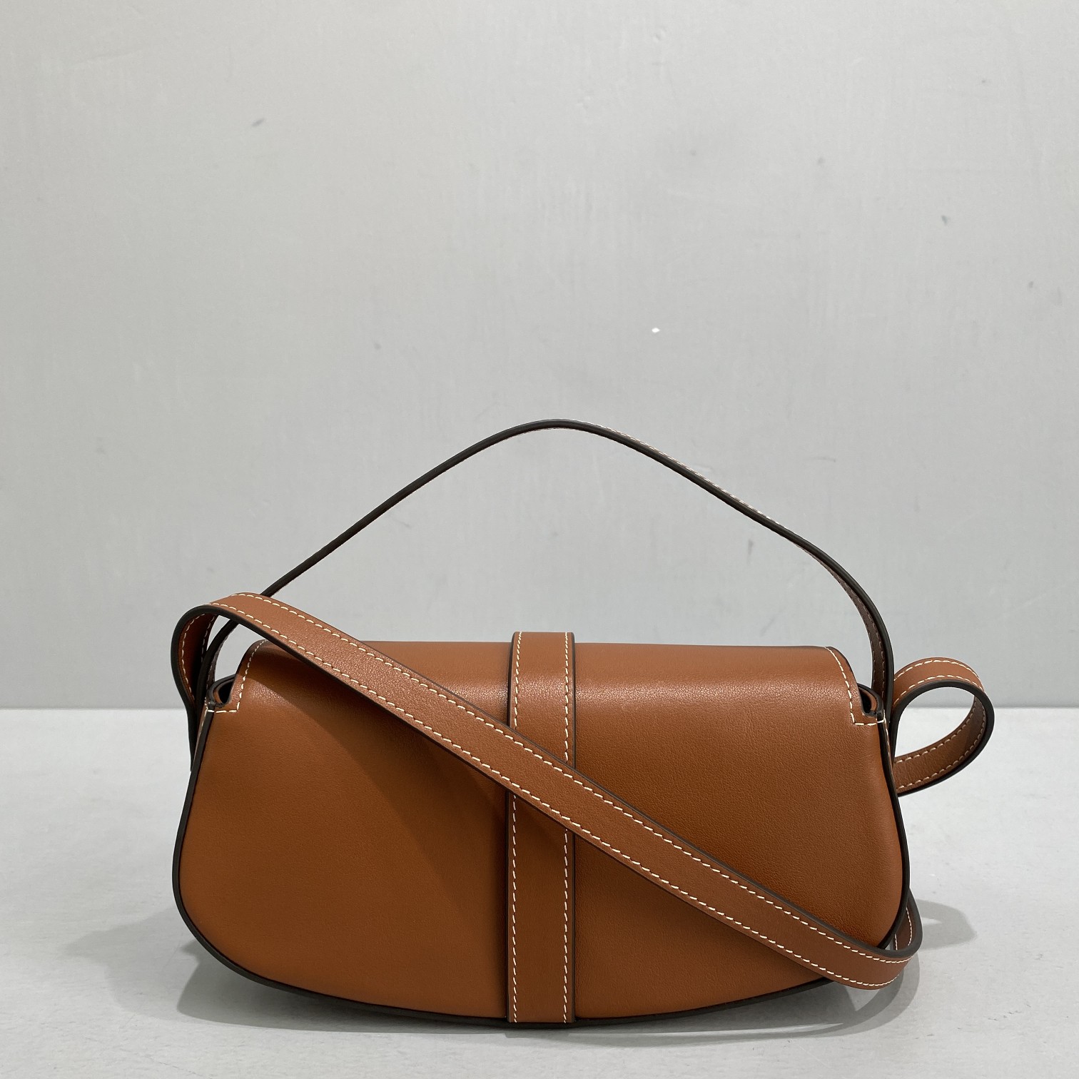 Ce1i*e Clutch On Strap Brown For Women 7in/18cm 10I593DQ1.04LU