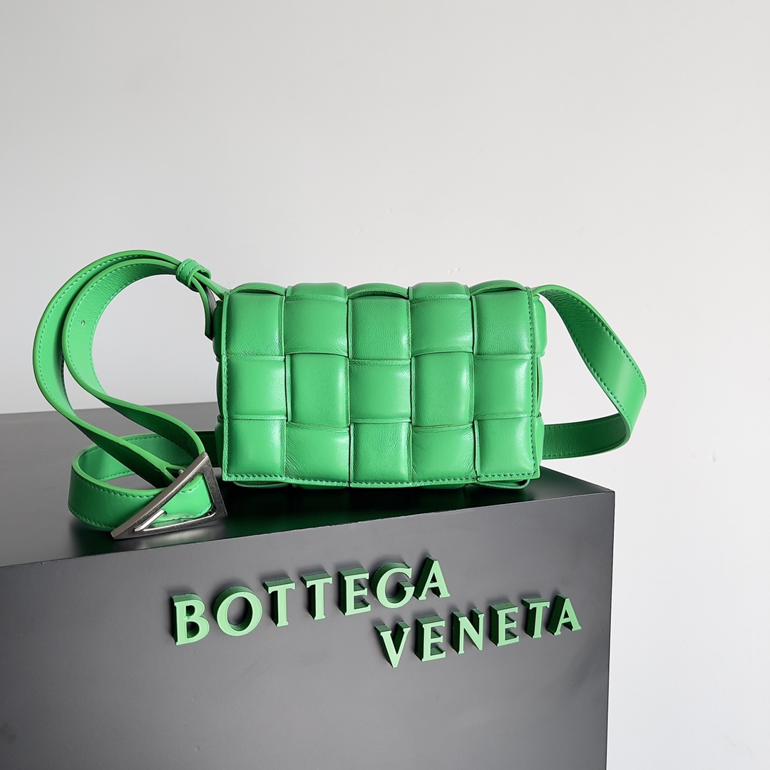 B0tt*ga Ven*ta Small Padded Cassette Green , For Women, Women’s Bags 7.5in/19cm