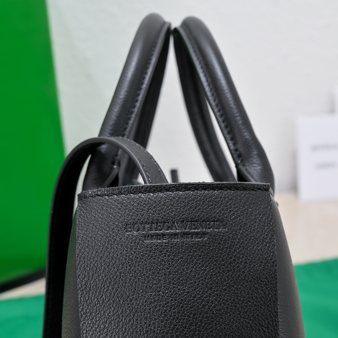 B0tt*ga Ven*ta Mini Arco Tote Bag Black, For Women, Women’s Bags 9.8in/25cm 709337VCP118425