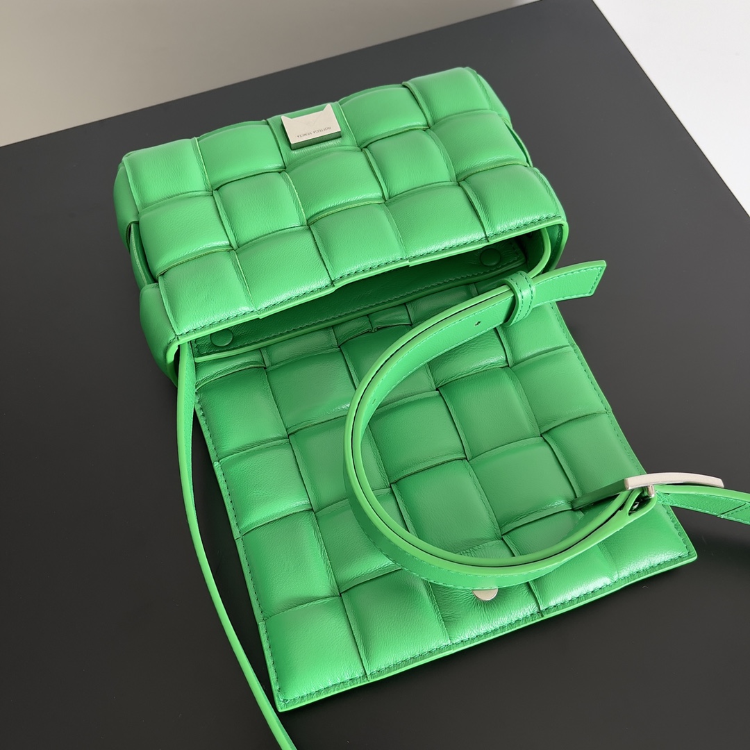 B0tt*ga Ven*ta Small Padded Cassette Green , For Women, Women’s Bags 7.5in/19cm