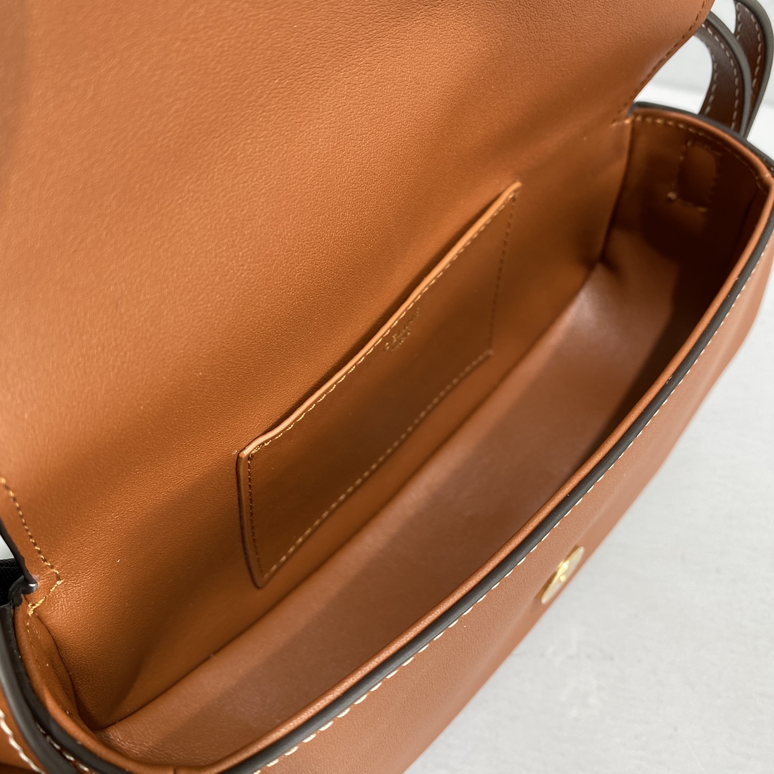 Ce1i*e Clutch On Strap Brown For Women 7in/18cm 10I593DQ1.04LU