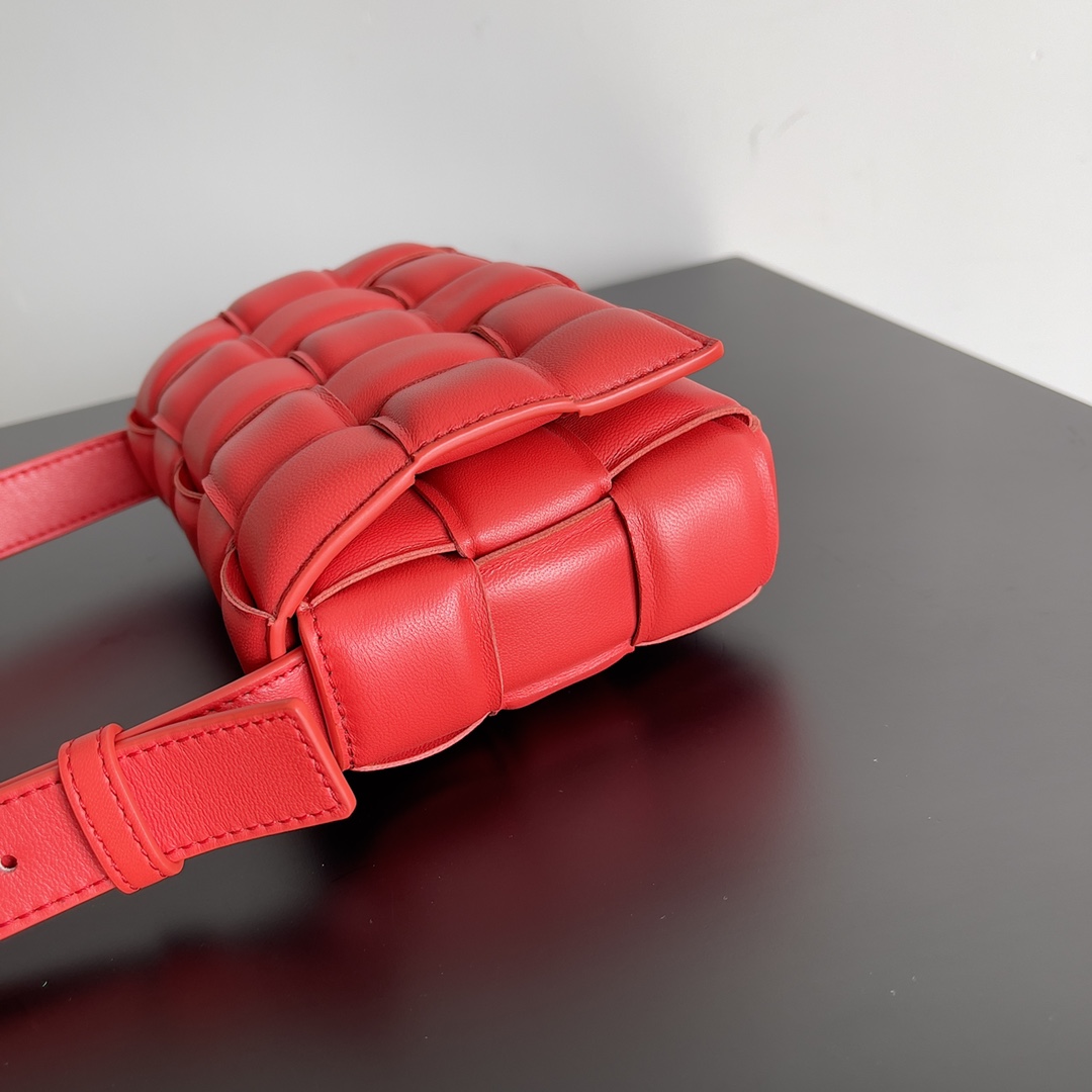 B0tt*ga Ven*ta Small Padded Cassette Red, For Women, Women’s Bags 7.5in/19cm