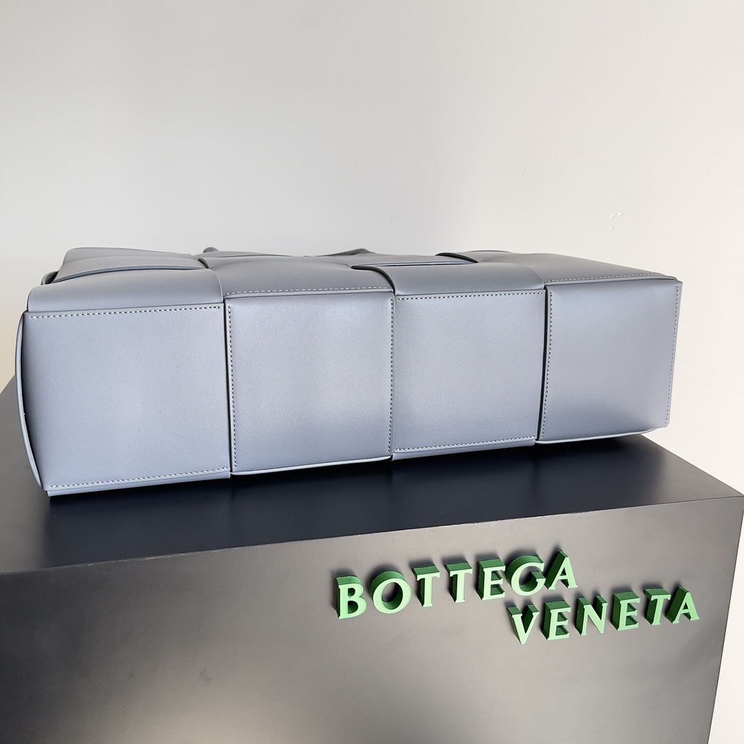 B0tt*ga Ven*ta Large Arco Tote Bag Grey , For Women, Women’s Bags 18.1in/46cm