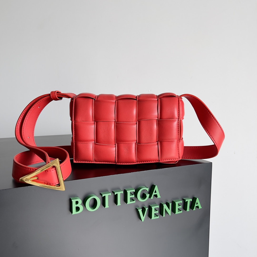 B0tt*ga Ven*ta Small Padded Cassette Red, For Women, Women’s Bags 7.5in/19cm